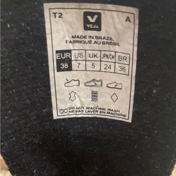 VEJA Gender Inclusive Roraima High Top Sneaker NWOT - Picture 13 of 14